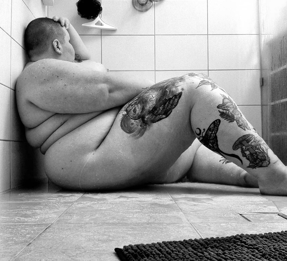 SinsRedemption's tweet photo. In today's reminder that this body isn't made for social media: 

Tiktok removed one of my videos today. Stated there was nudity. I was fully clothed and some minor cleavage was showing, appealed it and they still said nope. And then I saw 3 videos in a row of thirst traps 🥺😭🙃 https://t.co/6JVP3pOxzB