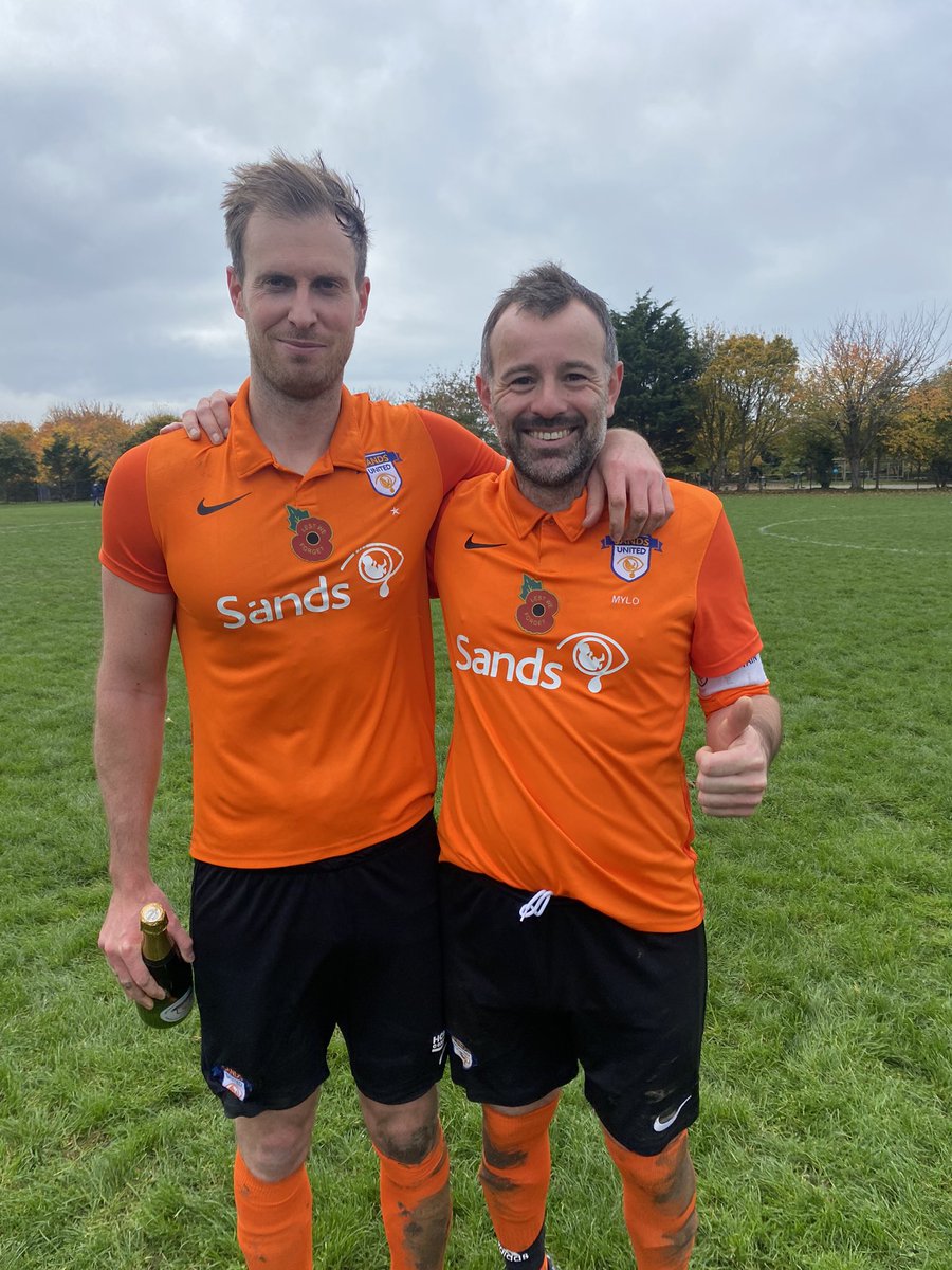 SandsUtdSolent's tweet photo. Kings FC 1 - 4 SUFC Solent

A dominant performance sees us back to winning ways in the league. 

A huge win for Evalyn and Joshua 🧡💙

Today’s goalscorers were Andy Lee, Ross Chatwood and Rich Robinson (2) and our Man of the Match was Joe Ratcliffe. 

Up the Sands! https://t.co/0fy3nMOivL