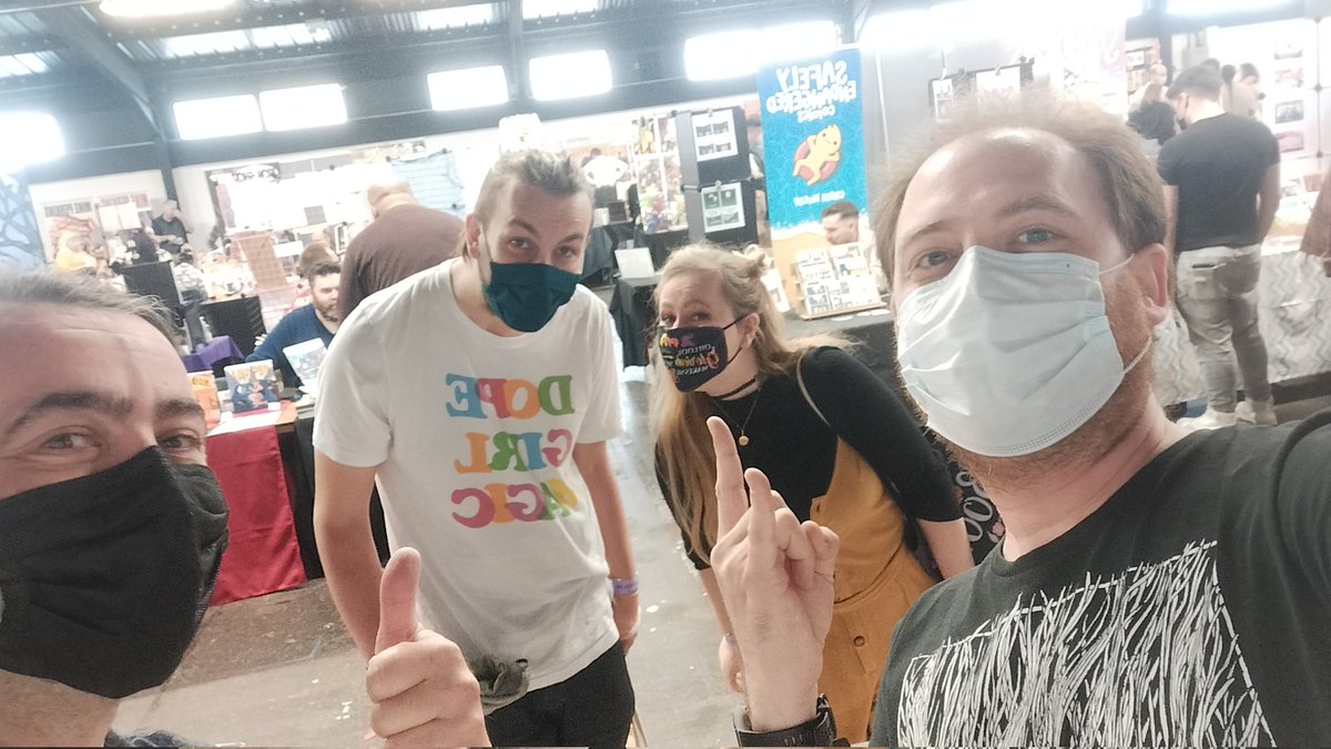 AlienOutfield's tweet photo. Big thanks to our friend here who came to buy our book after *two years* wait!! https://t.co/IUWpT1QA6z