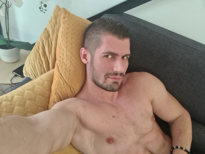 Do you like me ?  https://t.co/49xFcm29TS https://t.co/N4ckXO2Ezs