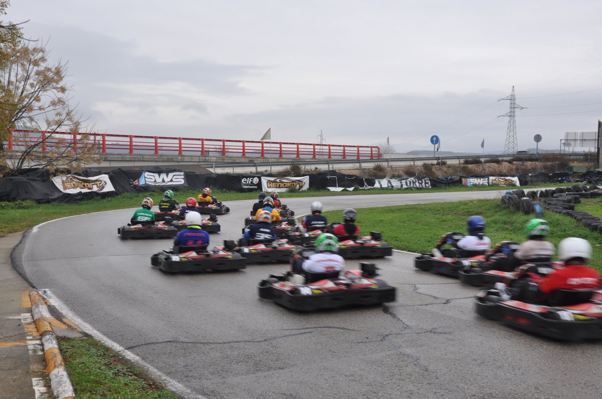 allkarting's tweet photo. 👉¿Qué velocidad pueden alcanzar los karts?👈

🏁Con motores de 4 tiempos, unos 80 km/h.

🏁De 2 tiempos, Rotax, llegan a los 100 km/h. 

🏁Los infantiles no superan los 50 km/h.

¿Qué te parece?😊

#kart #Karting #CompeticionesDeKarting #CircuitoDeKarting #CampeonatoDeKart https://t.co/SlYveu7HgG