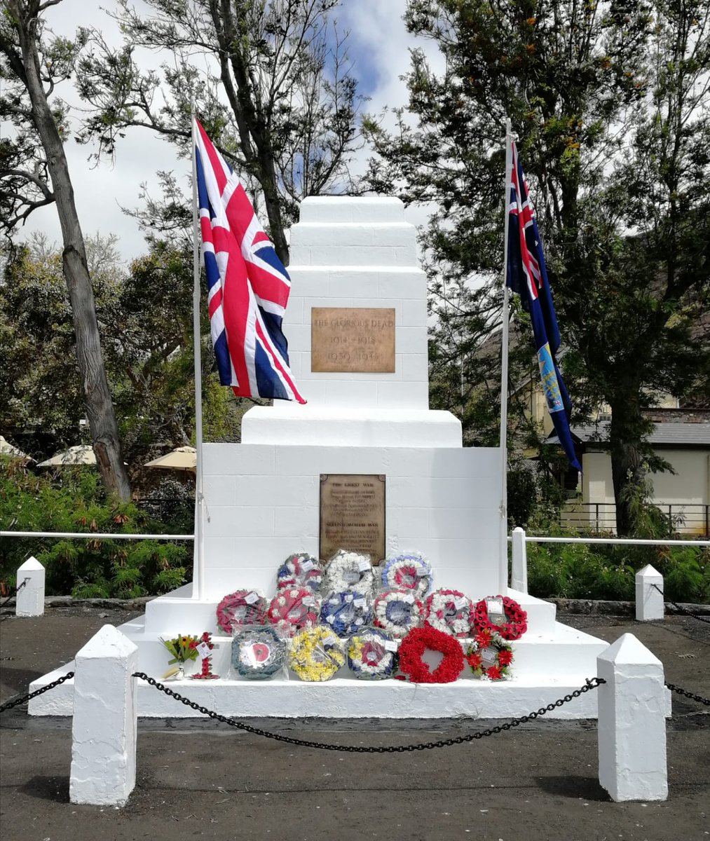 Respectful Remembrance Sunday service & parade @ #StHelena's Cenotaph, Jamestown & at sea over RFA Darkdale-sunk James Bay, 1942. Wreaths laid by Governor, Chief Minister, French consul, veterans, civilian services & schools. @PoppyLegion @FCDOGovUK @DefenceHQ @StHelenaGovt🇸🇭🇦🇨🇹🇦