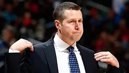 atmdeportes's tweet photo. #NBA 🏀 Los Sixers tienen mucho en que pensar aparte del covid de Embiid o la rebeldía de Simmons. Dave Jorger, ayudante de Doc Rivers, anunció que padece un cáncer de cuello y cabeza y que deja la disciplina del equipo durante varias semanas para las sesiones de quimioterapia. https://t.co/DbZ4OgRDJt