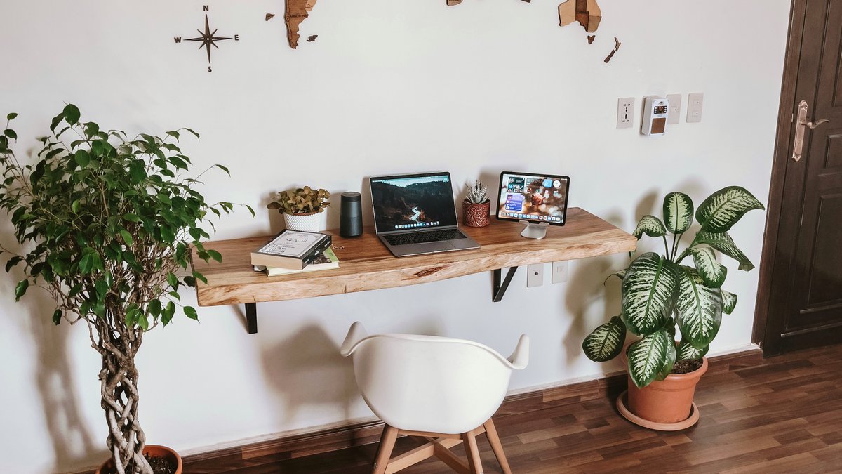 mattmoniz's tweet image. NEW VIDEO!!

Best Laptop Setups Ep. 16 // Clean &amp;amp; Minimal Desk Tours! youtu.be/OH6inWpbRu0

Retweets Appreciated!
#BestLaptop #laptopsetup #WorkFromHome