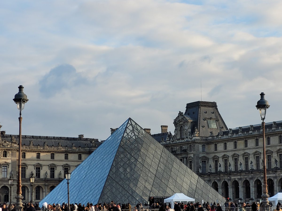 florence_ropion's tweet photo. #LoveParis #Bornthere #Walklikeatourist https://t.co/XcwuST7tEF