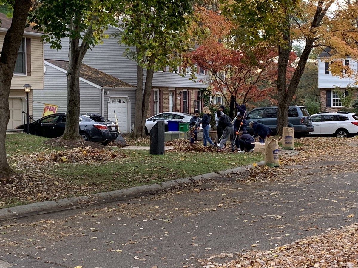 jschiller77's tweet photo. @HaHSBoosters @HaHsathletics Cross Country out here killing it!  After placing in States yesterday. 3 houses raked in 1 1/2 hours!!! https://t.co/6aec79JKCn