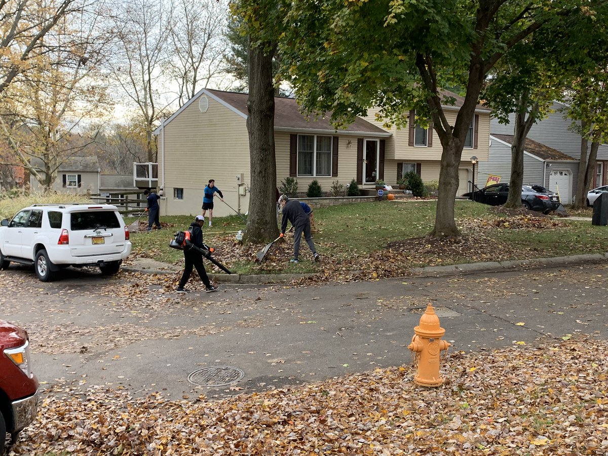 jschiller77's tweet photo. @HaHSBoosters @HaHsathletics Cross Country out here killing it!  After placing in States yesterday. 3 houses raked in 1 1/2 hours!!! https://t.co/6aec79JKCn