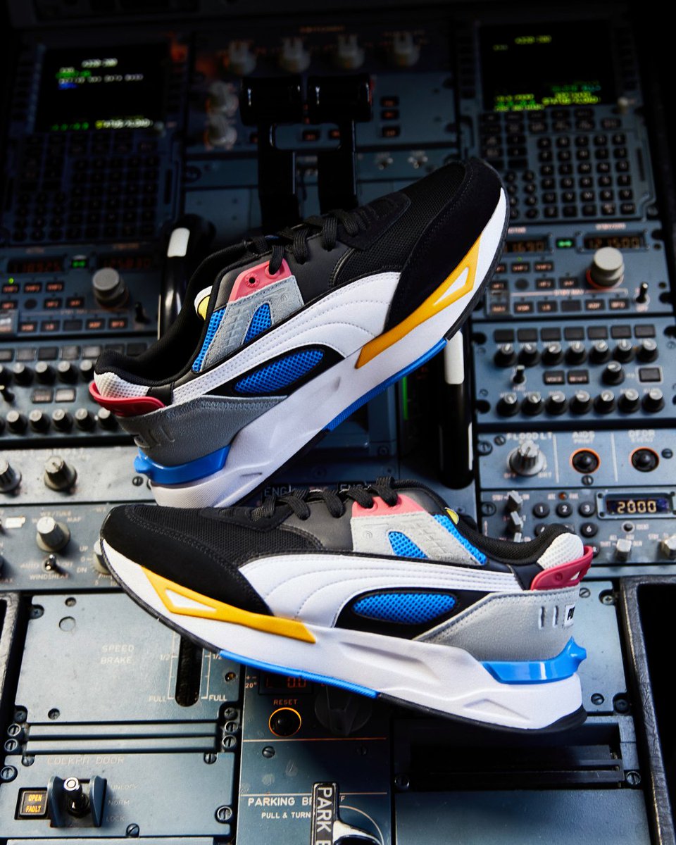 ClubBlast's tweet photo. #PUMA 🎧 #MirageSport Remix 
⁣
🎛️ Tienen un estilo deportivo retro, pero completamente renovado. Su diseño rinde un homenaje al deporte como forma de arte y lo plasma en líneas provocativas y revestimientos inspirados en la cultura de los DJ. ⁣🎶
⁣ https://t.co/HvsckNf84X