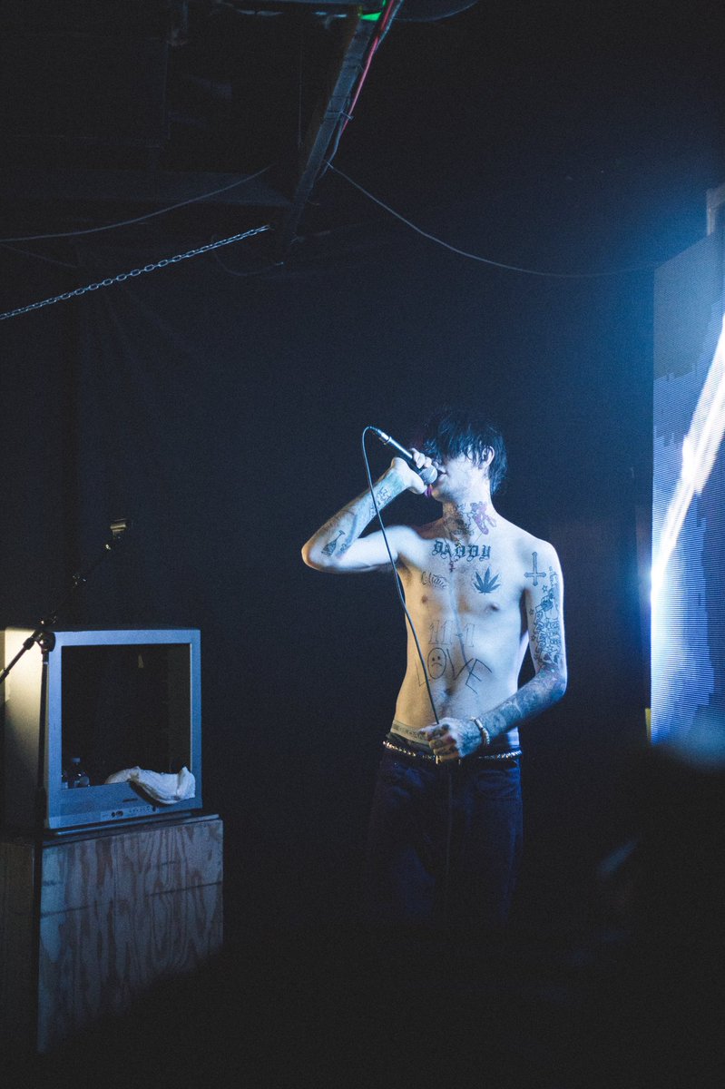 GETCAKEDlEYOUNG's tweet photo. Lil Peep live in Denver, 2017
📸 @doryymiller https://t.co/RBxaptKPEF