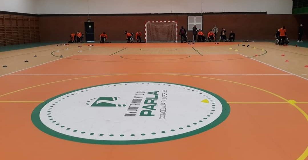 PodemosIU_Parla's tweet photo. 🔝👨🏻‍🦽Ayer nuestras concejalas y concejales del equipo de gobierno del @AytoParla estuvieron en el Torneo Promoción Boccia y Slalom en Silla de Ruedas organizado por la @fmdpc en @CasaDeporte_  liderado por @Javi_R13. ⛳ https://t.co/6QOCGXt98x