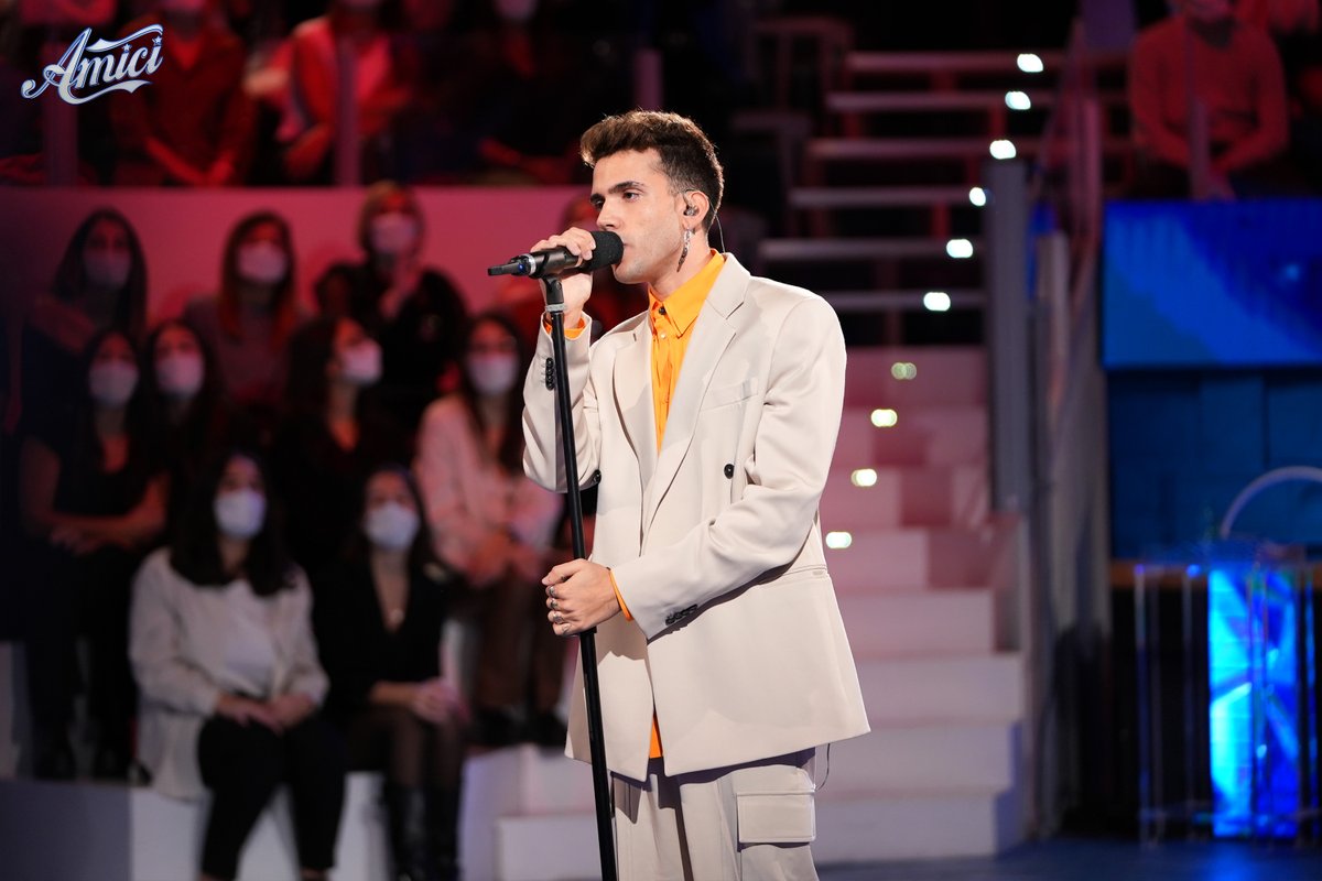 AmiciUfficiale's tweet photo. Aka7even è sempre un'emozione pazzesca rivederti sul palco di Amici 🤩 State cantando anche voi a squarciagola la sua "6 PM"? #Amici21 https://t.co/46dNQQGHC5