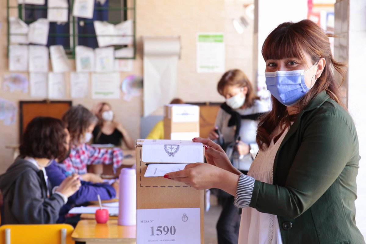 Ya voté en el Colegio Obispo Anunciado Serafin de La Plata. En ese sobre están puestas las convicciones de que es posible construir una ciudad mejor para todas y todos. También el compromiso de trabajar para fortalecer el proyecto provincial y nacional.