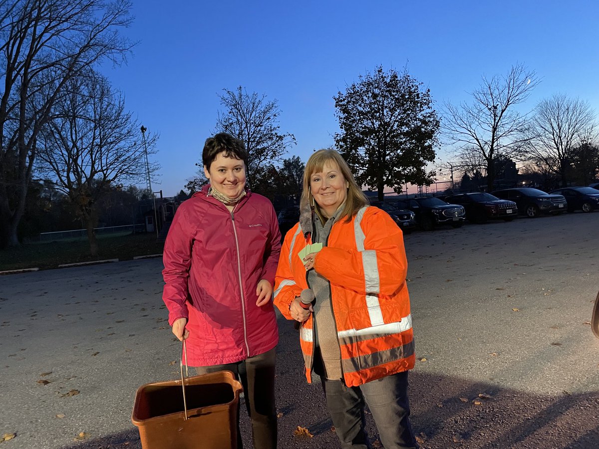 LisaThompsonPC's tweet image. Thanks to the communities of #McIntosh and #Belmore for working together on a recent successful drive through dinner, by #Cardiffs , as you continue to raise funds for the #CanadianFoodGrainsBank ! Over 400 meals were purchased in support of this particular initiative!