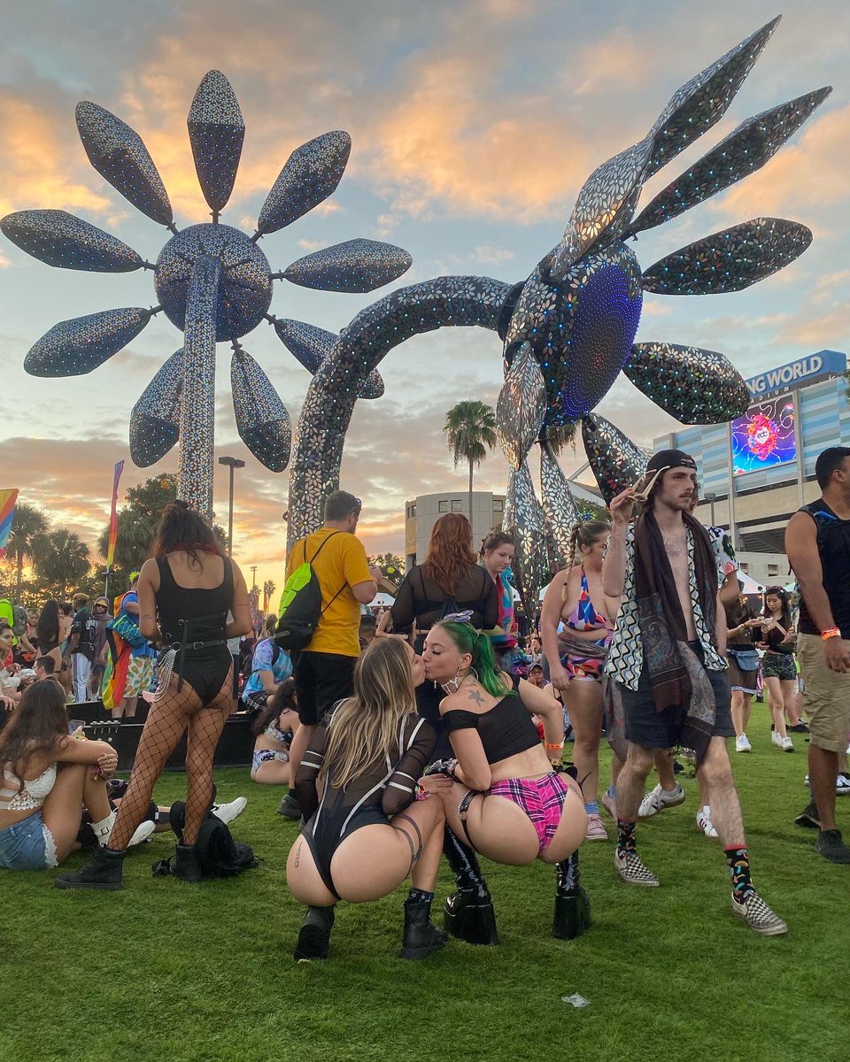 smallalienboobs's tweet photo. Such an amazing time with amazing people 💜💜#twitterlessfriends https://t.co/4MjUusLWBw