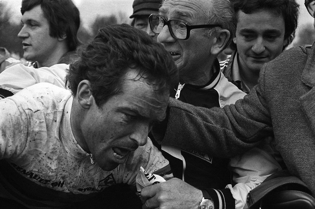 Miroir2Cyclisme's tweet photo. Bernard Hinault à l'arrivée de Paris-Roubaix 1981

📸 DR
#ParisRoubaix #ParisRoubaix1981 #Hinault #TheBadger https://t.co/fCiK3yJiY9