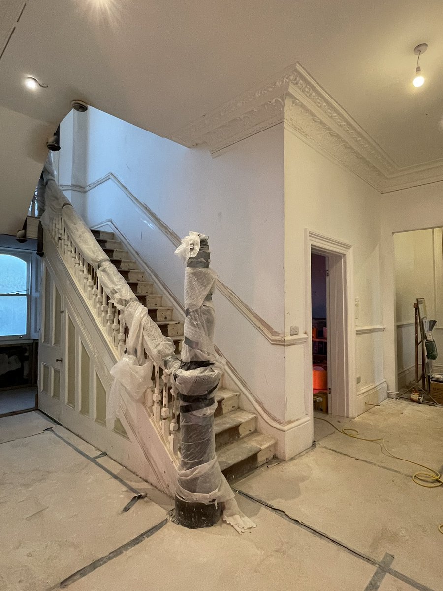 colourcraftsw's tweet image. A few of the team in this weekend to push a job on, full decorations to a nice size property in Clifton!! #colourcraftdecorators #colourcraftsw
