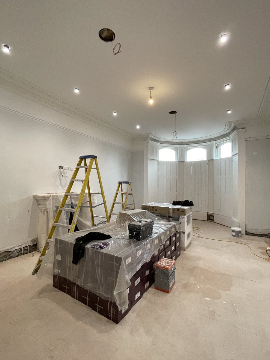 colourcraftsw's tweet image. A few of the team in this weekend to push a job on, full decorations to a nice size property in Clifton!! #colourcraftdecorators #colourcraftsw