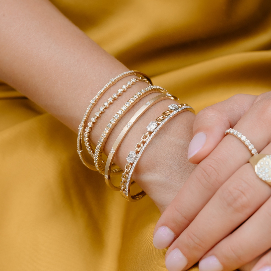 elizapage's tweet photo. Create an effortless layered look with delicate diamond & gold bracelets. โญ๏ธ
.
#diamondbracelets #diamondtennisbracelet #diamondcuff #diamondjewelry #diamondrings #diamondchainrings #pavediamondcuff #pavediamondbracelet #diamondbangle #yellowgoldrings #braceletoftheday #brace https://t.co/HMUloXmWZt