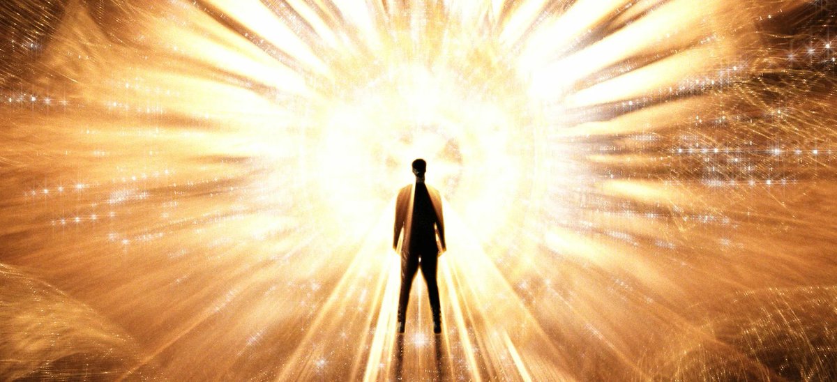 солнце слепит. свет солнца. солнце сквозь пальцы. слепящие лучи солнца. солнце слепит.