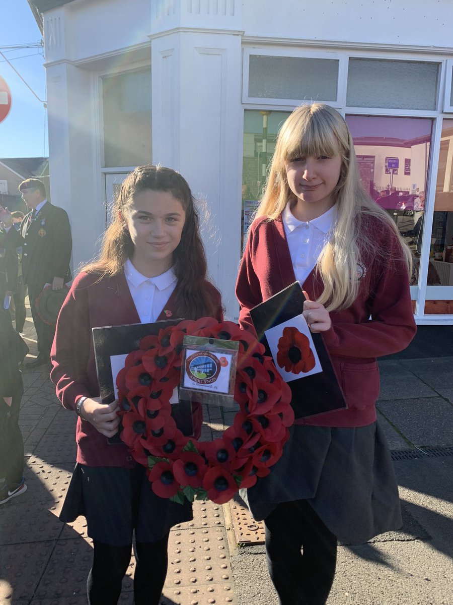 gemzdav's tweet photo. Emelia ac Eleri @YGG_Abercynon yn Gwasanaeth Sul y cofio Abercynon heddiw. Ardderchog merched 🥰🥰 https://t.co/I3MT9IQ3wD