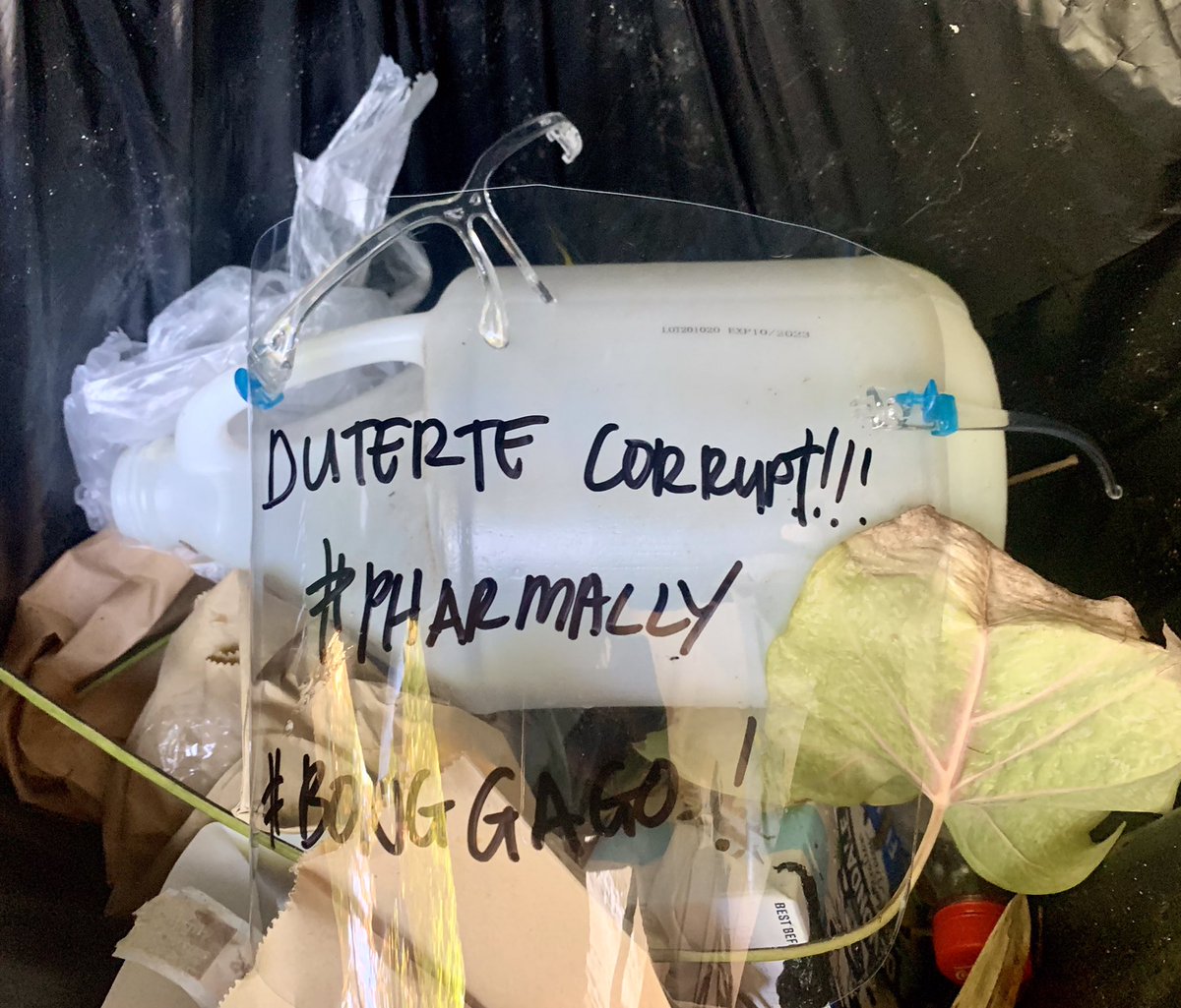 leilaPilipinas's tweet photo. @cnnphilippines Pinatakas ng Davao Mafia!!! #DuterteCorrupt #BongGAGO #WeArePHARMALLY https://t.co/s5rZyhRGeg