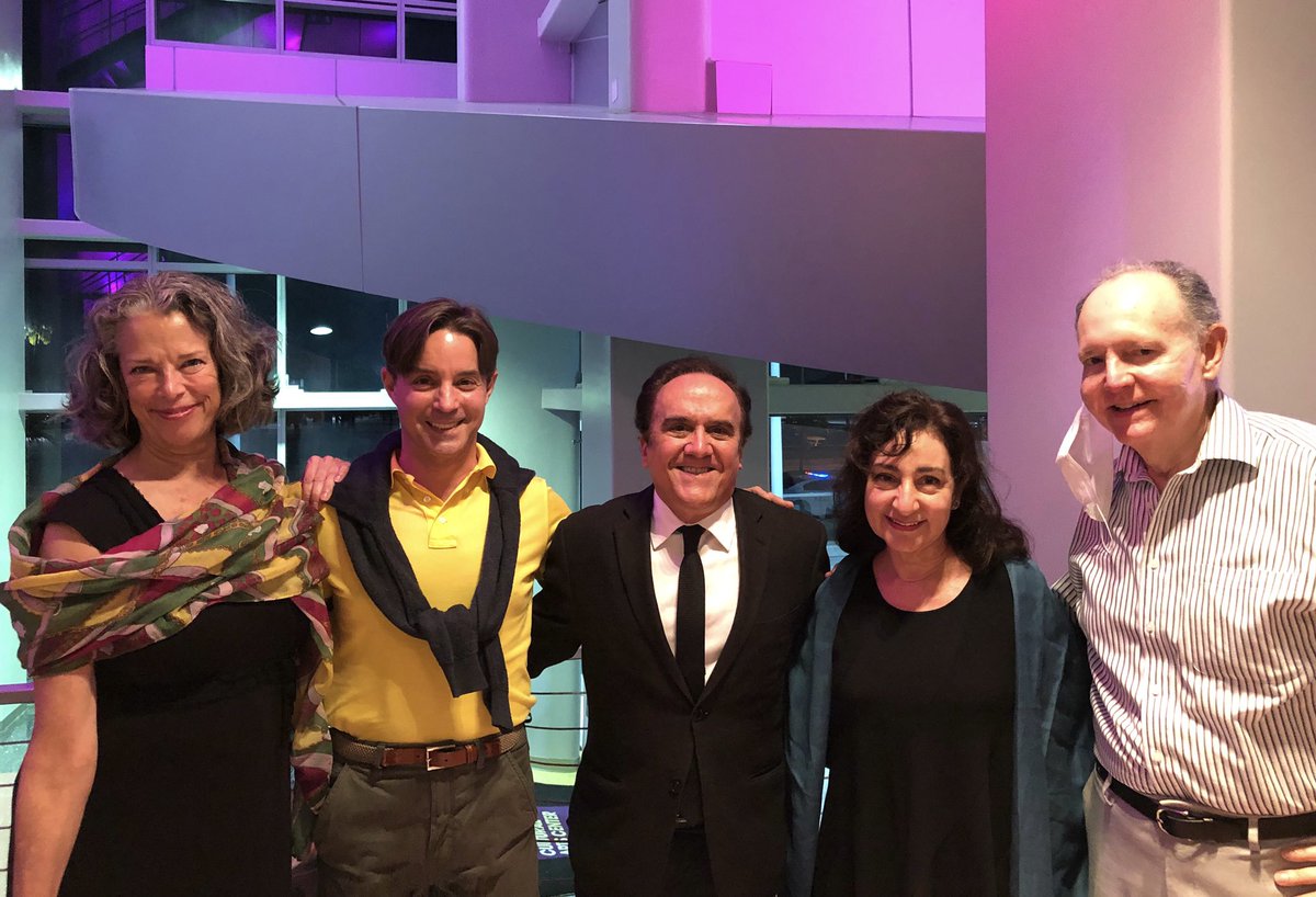 ortaquechel20's tweet image. La presencia de @artburstmiami en la función de @ddtmiami anoche @SMDCAC … con @jordanglevine @erwinsean #HelenaThevenot y #GuillermoPérez #ballet  @JenKronenberg @miamidancehub @MiamiDadeArts @ArtsBizMiami @casadanza1 @DanzadanceOrg