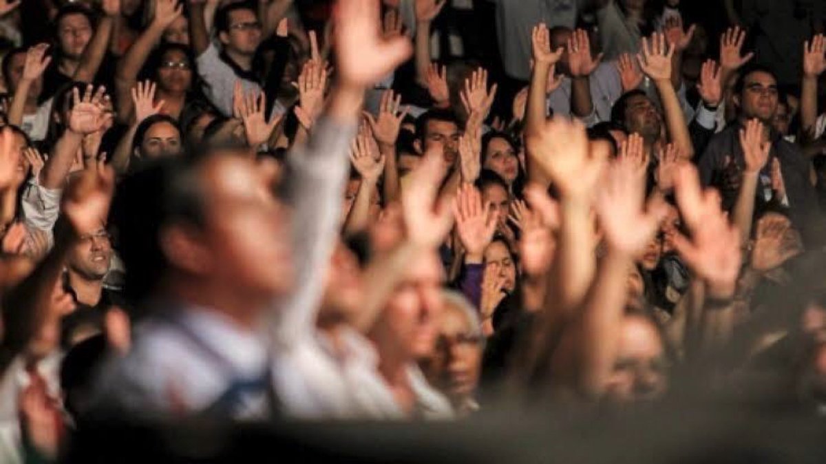 iamadventist's tweet photo. Dios no nos ha llamado a ser oradores de auditorio, motivadores públicos o narradores de fábulas. Hemos sido llamados a exhortar, consolar y enseñar al mundo con su palabra. #2Timoteo3 https://t.co/7y0UWA0mzF