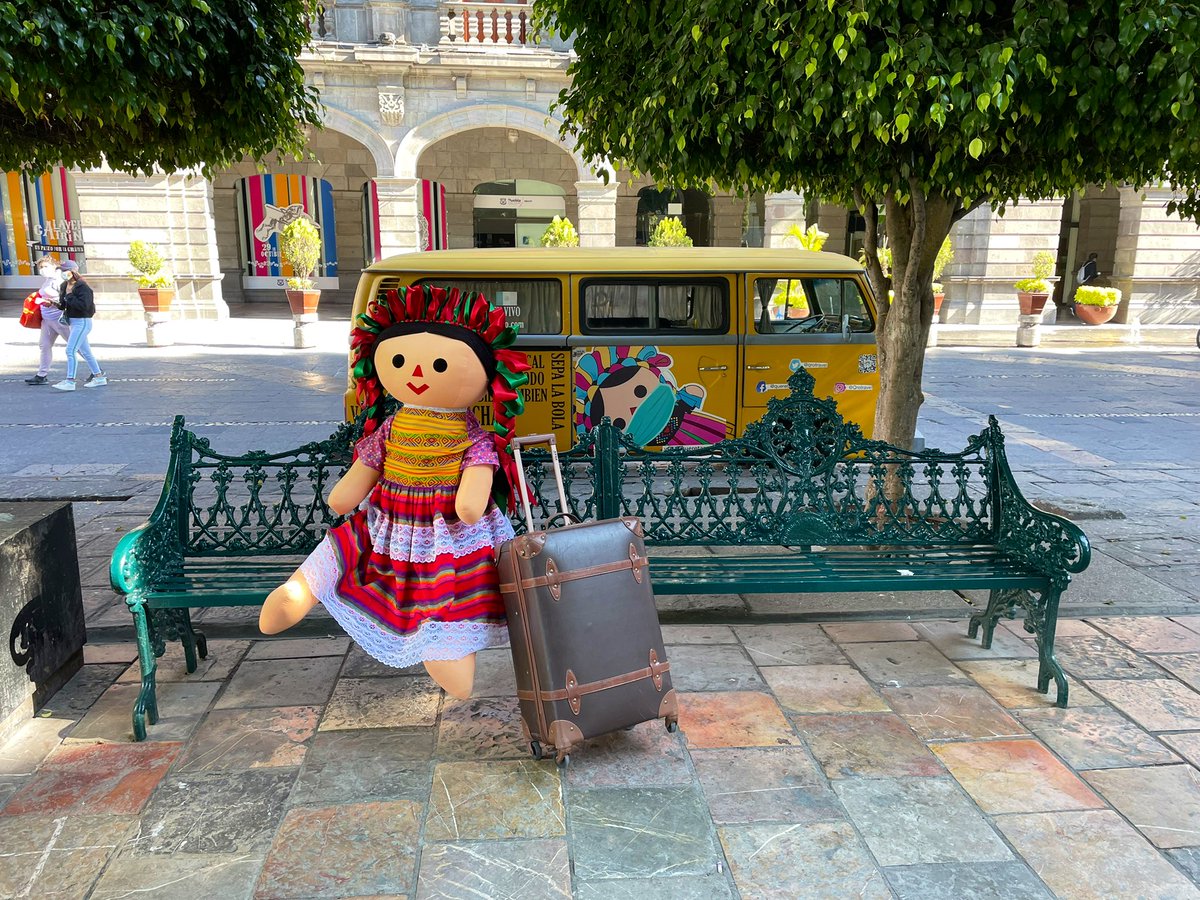 webcamsdemexico's tweet photo. ¡Lele viajera arranca hacia la aventura desde #Puebla a bordo de la #Combigotes! 🧳
Damos el banderazo de salida hacia el #TianguisTurísticoMérida. 🙌🏻🚩
Este es el #ElRenacerDelTusimo en México. 👊🏻
@YucatanTurismo @Mich_fridman https://t.co/cC0P79zpV3