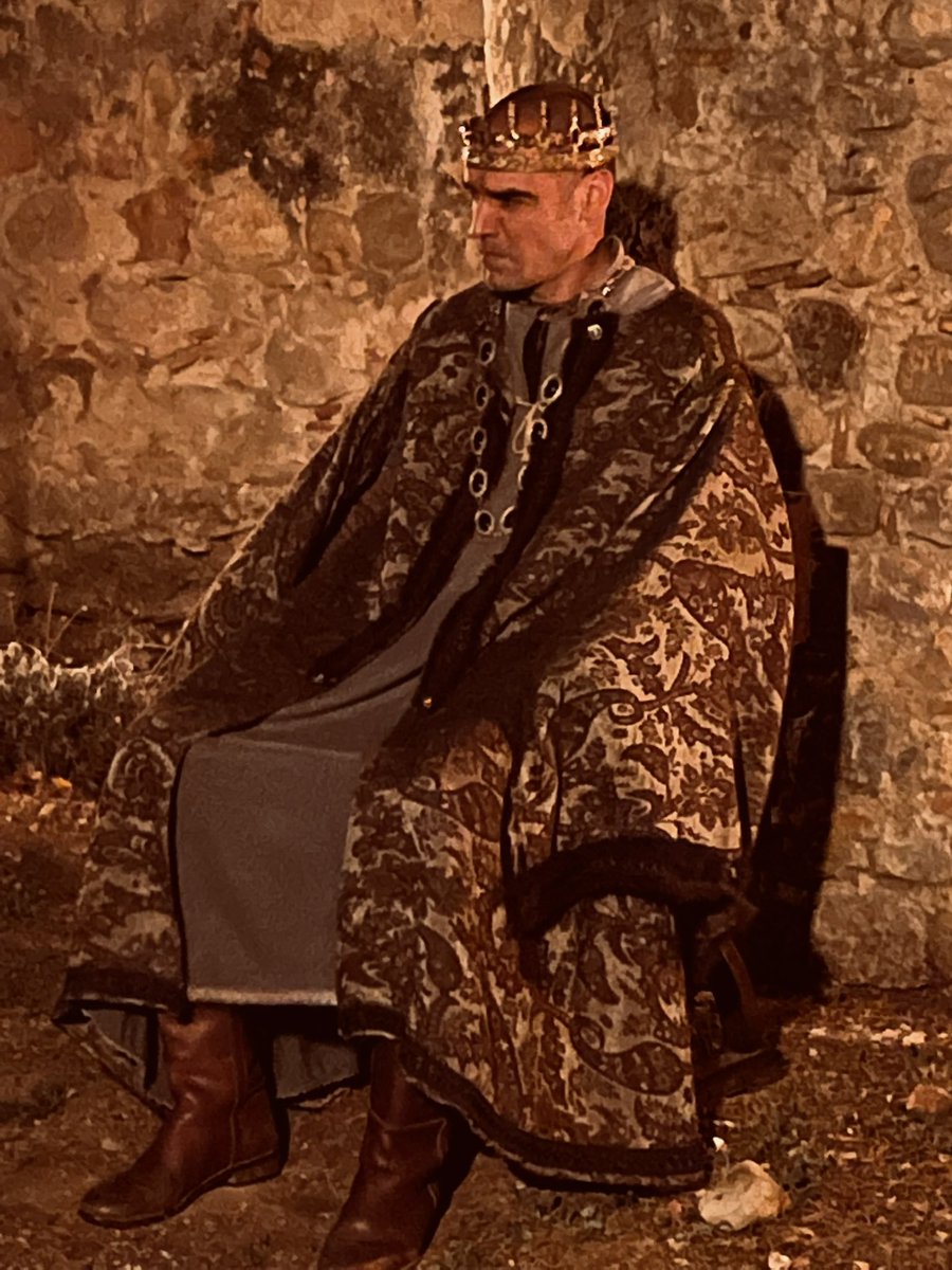 INDIAandME's tweet photo. @EstefiCliment @AjVilanant Un 10.

Va ser una passejada de la vila que ens va fer tombar a temps ancestrals. I de quina manera.

Història amb un bon polsim de sentit de l’humor negre català, irreverent, agosarat i revoltat!

😅👏🏽🌪🤪 No penjo…
#ElsVídeosClassificatsX⛔️😂 https://t.co/ctxJRofFLF