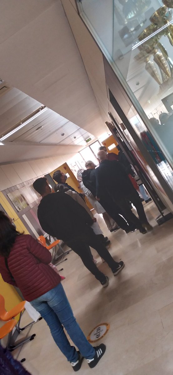 Bulgaristan Cumhuriyeti seçimlerinde ilk kez bir Türk, Cumhurbaşkanı aday gösterildi. Biz de adayımız Mustafa Karadayı'ya oy vererek  vatandaşlık görevimizi  yerine getirdik. Başta Bulgaristan Türklerine ve Bulgaristan vatandaşlarına  Hayırlı olsun.