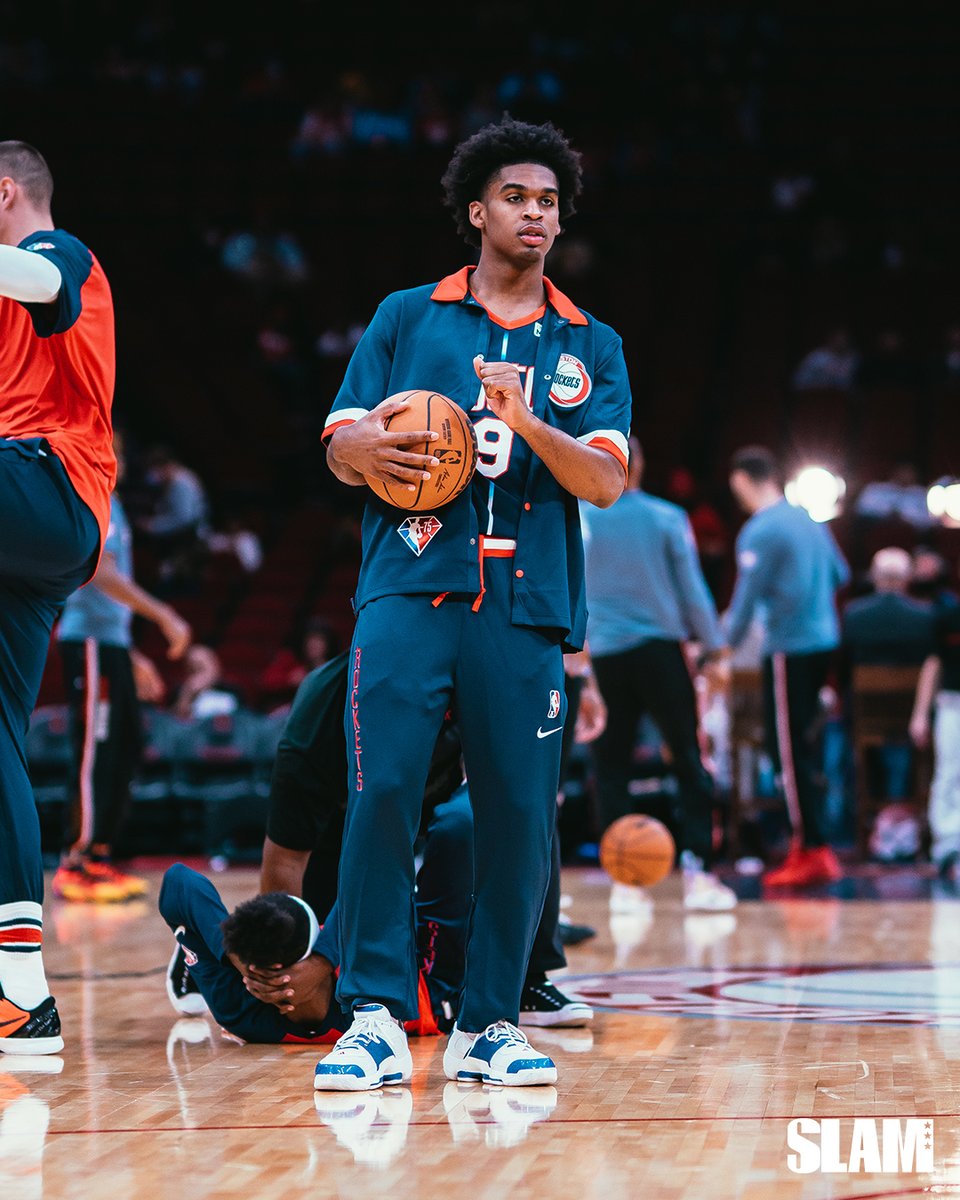 Fill in the blank. The Rockets uni + warmup combo is ____.

s/o to the Steve Francis era. 📸: <a href="/flightmike/">Michael Eng</a>