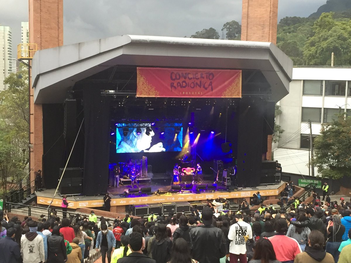 ftapieroj's tweet photo. El placer de tener que secar tus cosas al día siguiente luego de un festival. Como dijo @velandiaedson bendita lluvia! Felicitaciones al @profeastronauta  y todo el equipo @radionica y @MediaTorta por el gran #ConciertoRadionica2021 Gracias a mi amigo @Godriguez por la invitación https://t.co/lGiwAuN82h