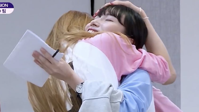 yubingfeed's tweet photo. the way everyone in 22U and YXY were especially close to someone between them... yeah i’ll never move on from their friendship https://t.co/3CpBNSpt9V