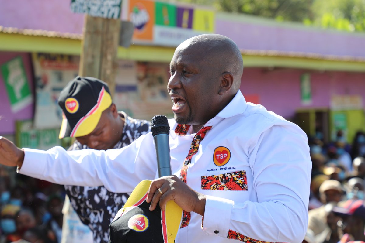 TheServiceParty's tweet photo. 2/2 Later on @Hon_Kiunjuri led @TheServiceParty supporter for the official opening of our Imenti Central offices. He expressed his disappointment that legislature has become an extension of the respective political parties of Members; putting the country in a political servitude https://t.co/zqocaBKPO2