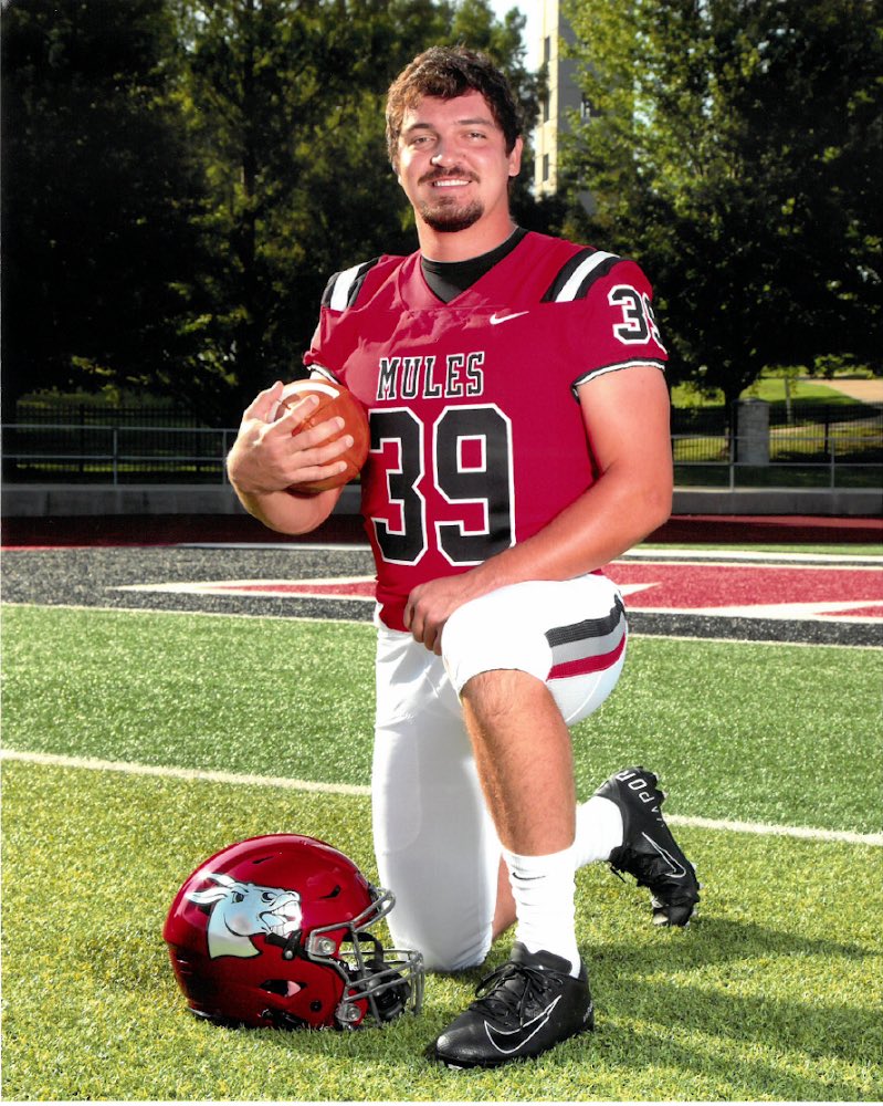 analiacarter's tweet photo. Thanks @UCMFootballTeam for the great ride and amazing memories! 🖤❤️🏈🐴 We wish you all the success in the future. #SeniorDay2021 https://t.co/0boA68R9fs