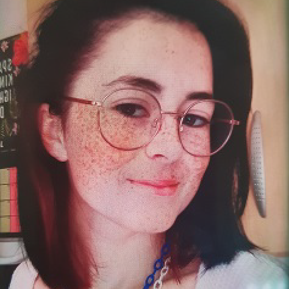 SussexIncidents's tweet photo. Have you seen missing Leah, 17, from #Eastbourne?

Leah is 5’ 6” slim, with shoulder length brown hair with purple streaks. She was last seen on 11 November boarding a train to London but may be in #Brighton.

If you see Leah please call 101 quoting serial 565 of 11/11. https://t.co/RT3o1QRq9y