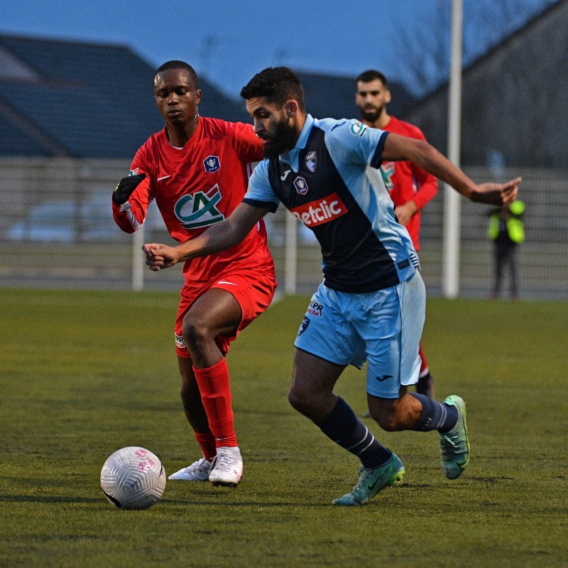 HAC_Foot's tweet photo. 𝐀𝐯𝐞𝐜 𝐬𝐞́𝐫𝐢𝐞𝐮𝐱 👏

Vigilants et rigoureux, les Ciel&amp;Marine ont obtenu leur qualification pour le huitième tour de Coupe de France en battant Vierzon (N3) sur son terrain 2 à 0. ⤵️