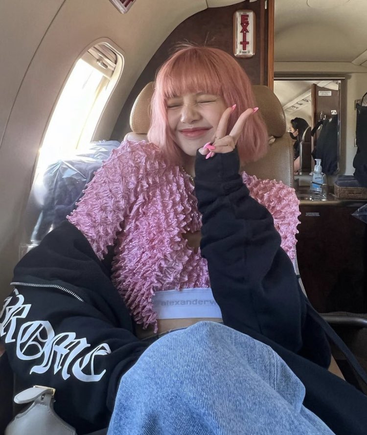 BPINKLATINO's tweet photo. I vote #lisa for #MAMAVOTE  
Sigue votando 1 tweets por día 
1 RT = 1 voto https://t.co/M9c0dru5Jq