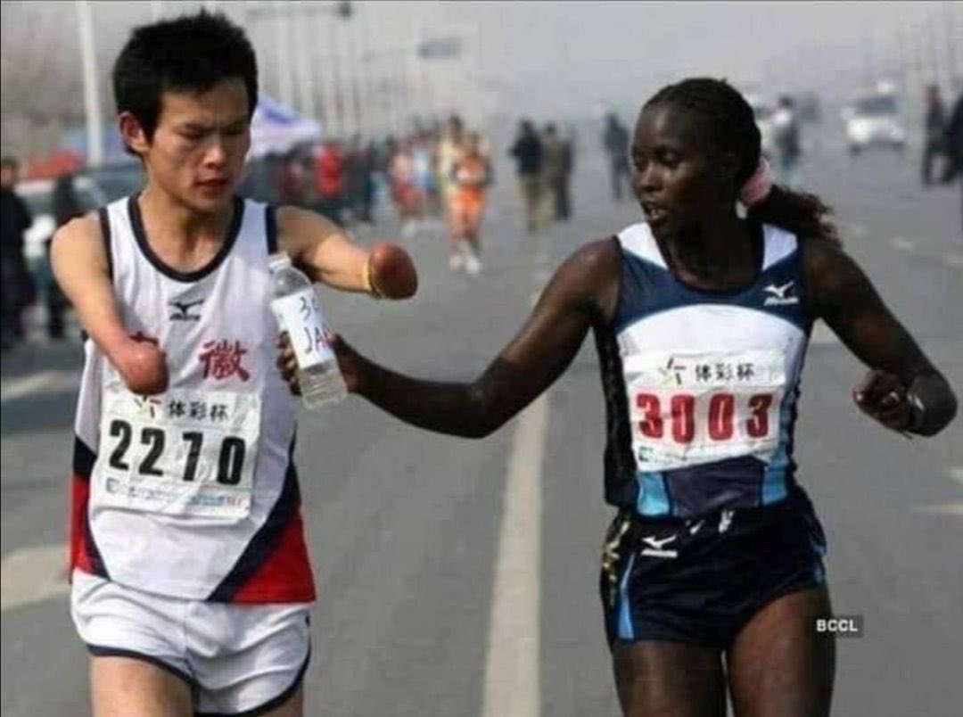 jmollel's tweet image. Bringing this back -Jacqueline Nyetipei Kiplimo at 2010 Zheng-Kai Marathon - she so compassionately provided her #fellowcompetitor slowed her run time down and caused her to lose her first place position and place 2nd in the race — costing her the win and the $10,000 cash prize!