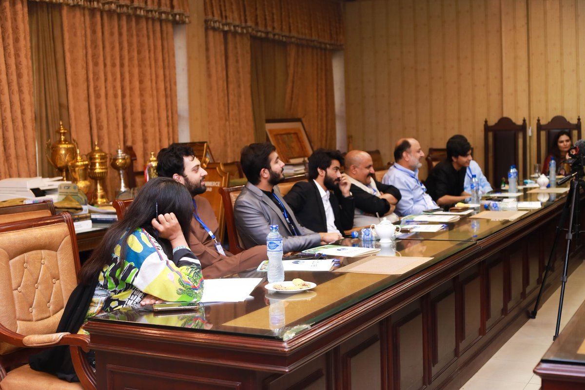 Bilalehabshi's tweet photo. During a round-table conference hosted by elder brother @drabdussattar at #HaileyCollege #Lahore by #ThinkPakistan about Youth Issues & Narratives-Had great discussion with #JabLaalLaalLahraeyGa fame Comrade #HaiderButt & other youth leaders @ammaralijan @Taimur_Laal https://t.co/H7j7vE9vrC