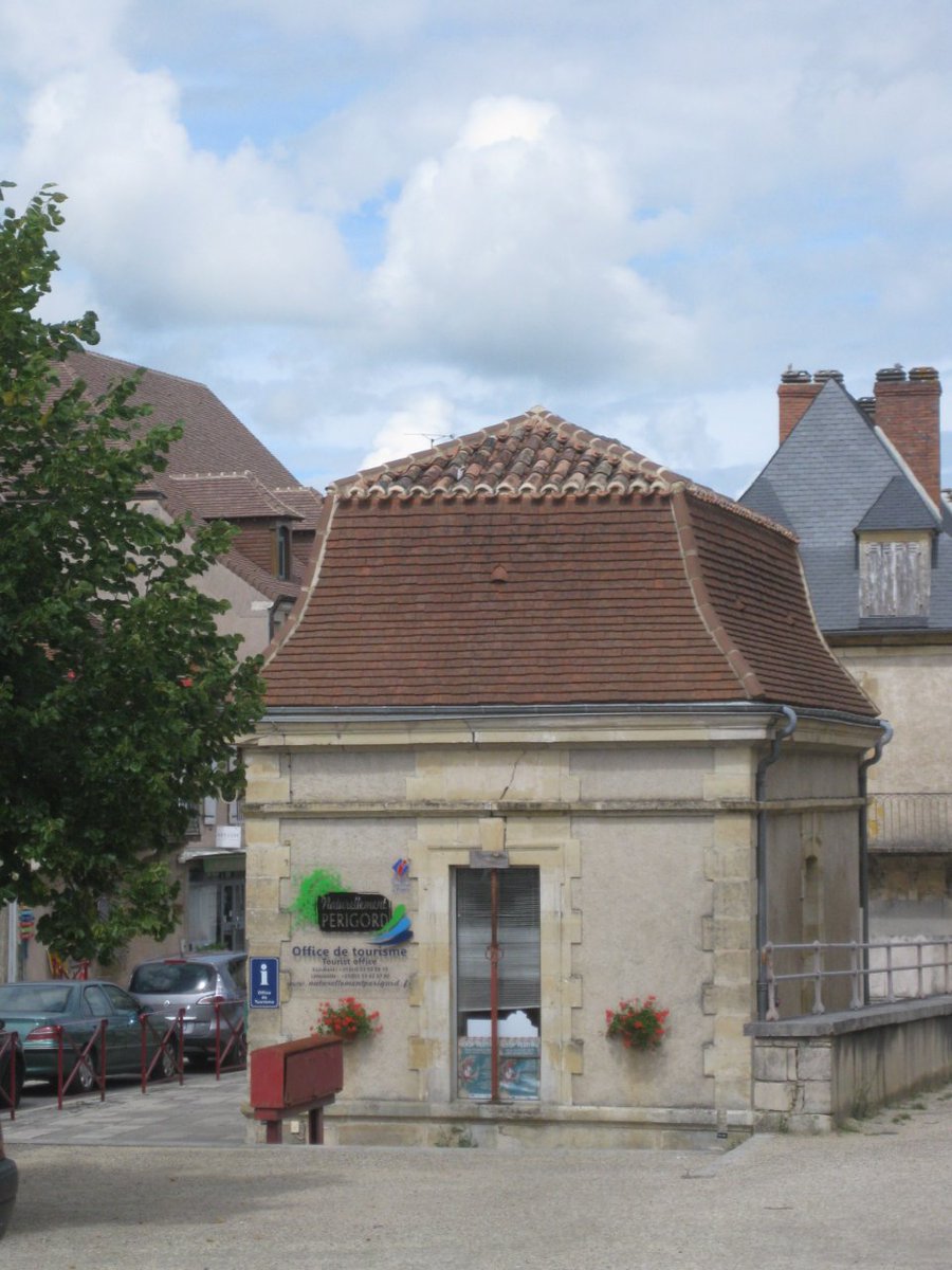 Aredius44's tweet photo. #Excideuil ancienne #gare du #tacot #OT https://t.co/AOp9FdO713