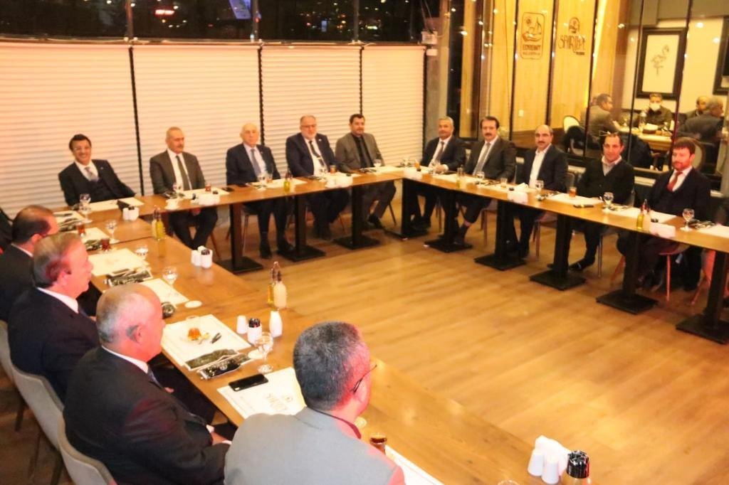 Laf üreten değil icraat üreten bir Başkanımız var Hamdolsun.
Güçlenerek yolumuza devam ediyoruz, bugün dünden güçlüyüz, yarın daha güçlü olacağız. 
<a href="/K_Turkmenoglu_V/">KAYHAN TÜRKMENOĞLU</a>