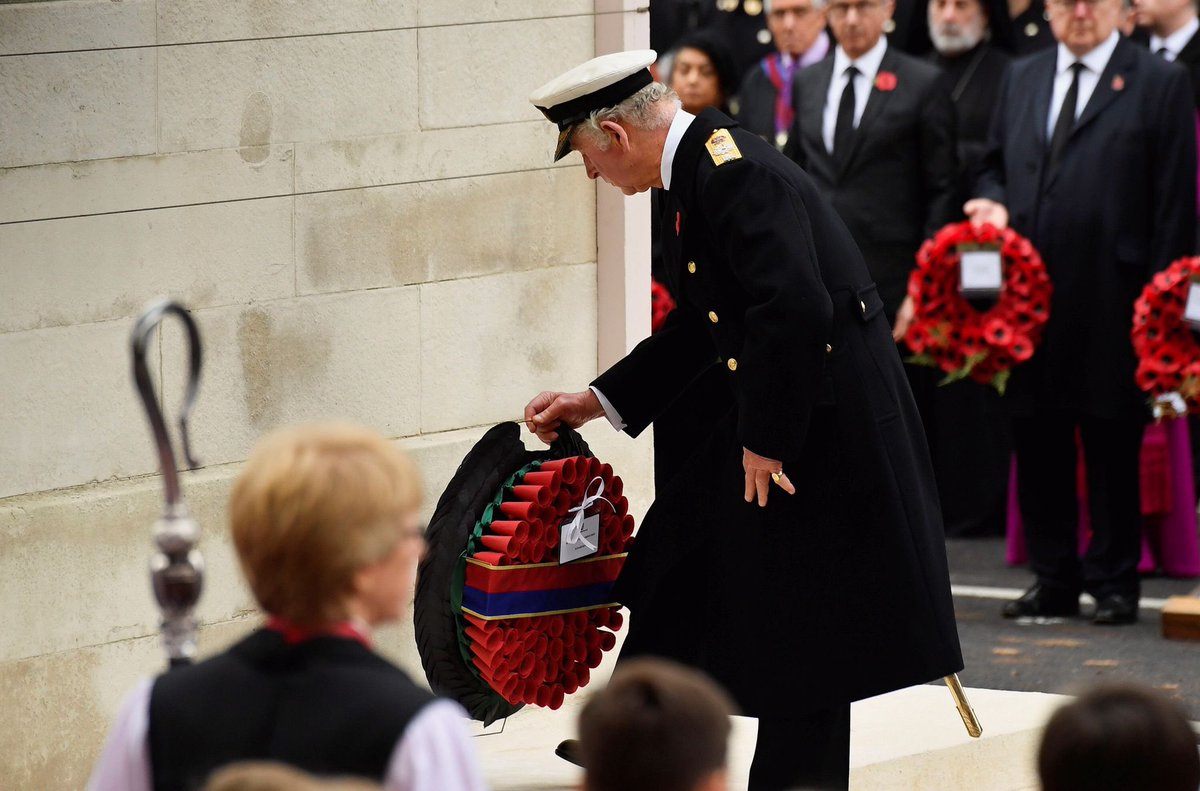 CharlesUKRPG's tweet photo. On #RemembranceSunday , The Prince of Wales lays a wreath at the Cenotaph on behalf of Her Majesty The Queen, followed by his own.

#LestWeForget https://t.co/DyAihe7DQj