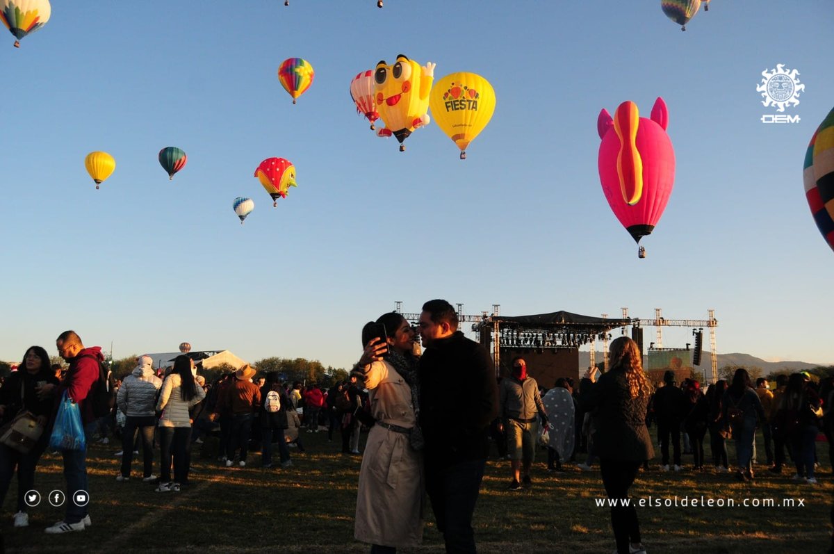 noticiasvesp's tweet photo. #FIG2021 🎈 | Este tercer día del #FIGLeón dejó todo un espectáculo en el cielo de #León #GoFIG #FIGenDirecto
👉 https://t.co/3Z99tmP0xp
📸 Édgar Camacho | El Sol de León https://t.co/RQGM2areB2
