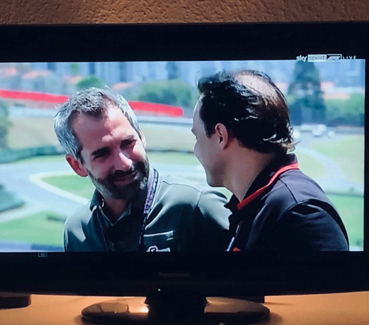 JuleStratmann's tweet photo. Gänsehaut pur… Danke @skysportformel1 für den emotionalen Beitrag! @realTimoGlock und @MassaFelipe19 so zusammen zu sehen… Weltklasse! #isthatglock #BrazilGP #BrazilGP2008 #greatsportsmen #gänsehaut https://t.co/Qeq2whxqqG