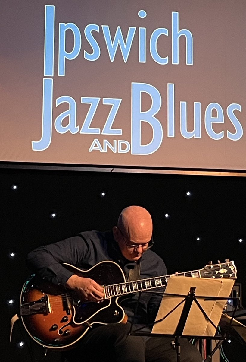 StephenFoz's tweet photo. Always wonderful to have local-girl-done-good #KarenSharp at @ipsjazzandblues. Accompanied by #ColinOxley and #SimonThorpe, Karen is sounding better than ever here at @venue16ipswich. Next up @Rgelato on 12/12. #jazz https://t.co/I2VUhAWYri