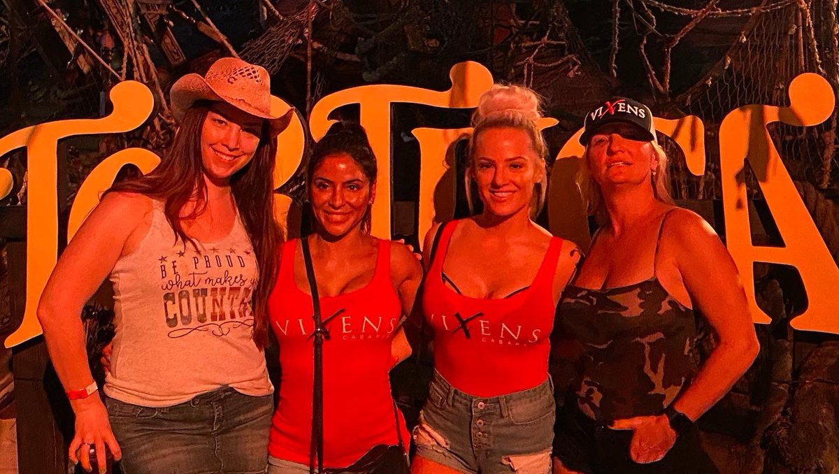 MOBILEMIKE_'s tweet photo. #MobileMike @tortugamusicfestival #TortugaMusicFestival #SoMuchFun #PromotingTheFuture  #AreYouReady #LiveMusicIsBack #SundayFunDay #FinalDay #TortugaFest https://t.co/7fJOsgqoc5