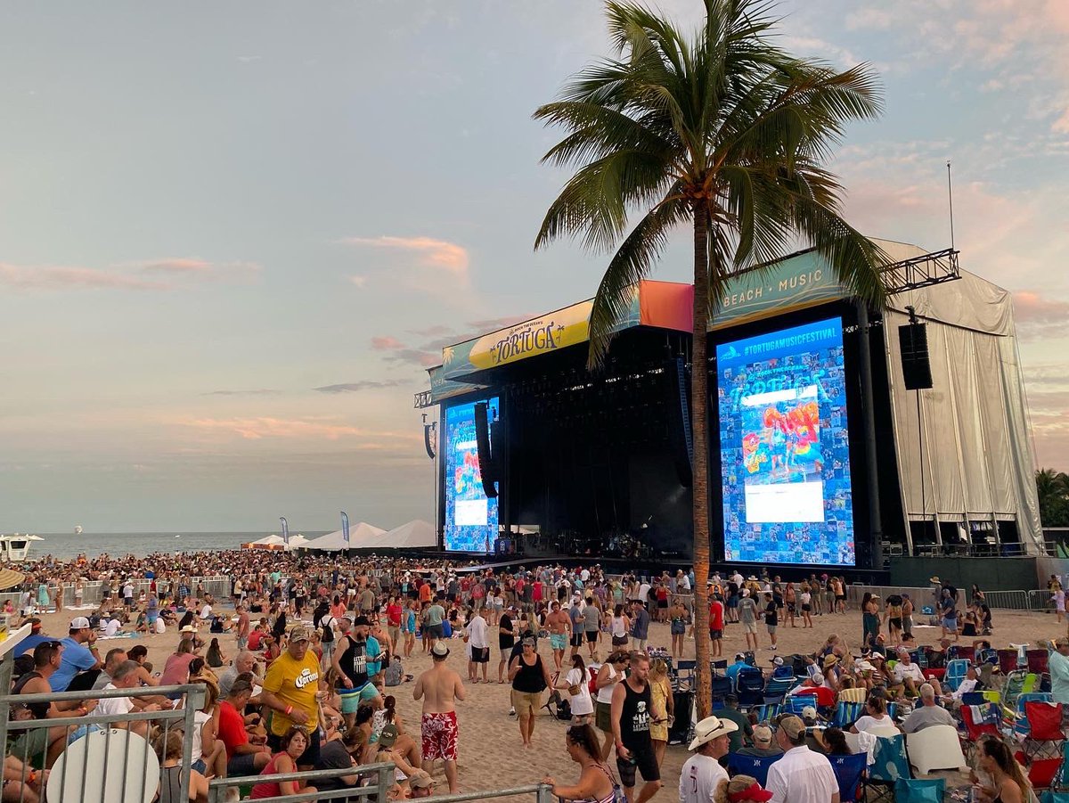 MOBILEMIKE_'s tweet photo. #MobileMike @tortugamusicfestival #TortugaMusicFestival #SoMuchFun #PromotingTheFuture  #AreYouReady #LiveMusicIsBack #SundayFunDay #FinalDay #TortugaFest https://t.co/7fJOsgqoc5