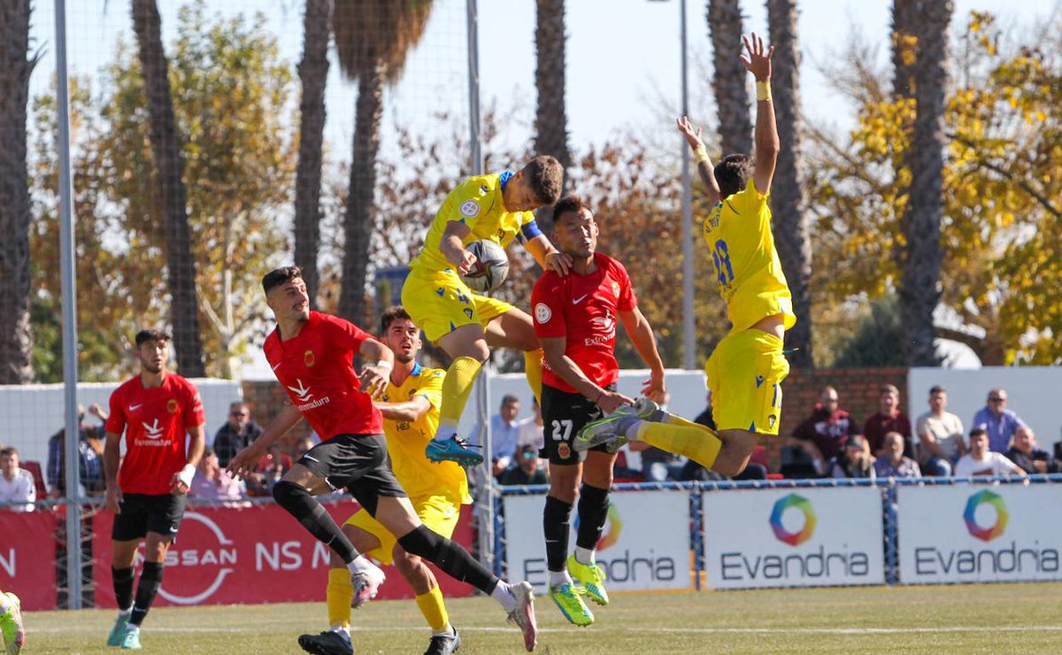 La <a href="/UDMONTIJO/">Unión Deportiva Montijo</a> empata a 1 en casa ante el <a href="/Cadiz_CFCantera/">Cádiz CF Mirandilla - Cantera Cádiz CF</a> con gol de Santiago Hoyos en el 66' y saliendo provisionalmente de los puestos de playoff. ❤🤚🏻