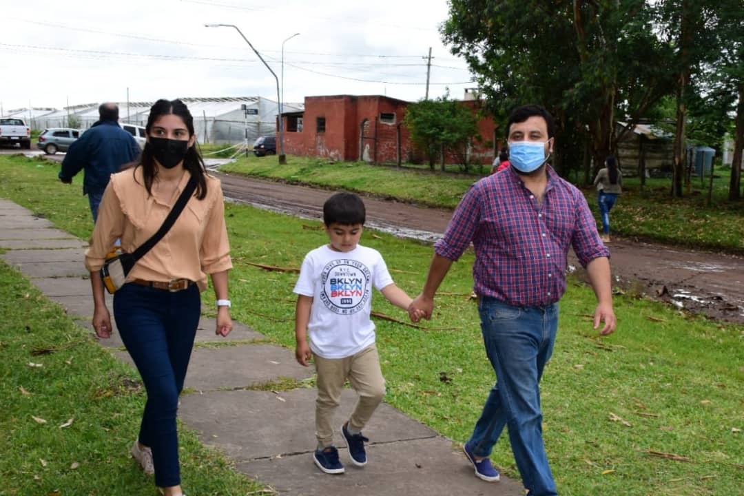Pablo_romerook's tweet photo. Emití mi voto, acompañado de Eliana y Salvador ❤️ ¡Deseo un buen domingo de democracia para todos!🙌🏼 https://t.co/xpCmITpAtf